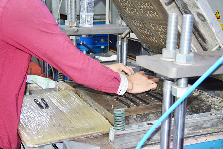 草莓视频黄色在线看模具成本 草莓视频黄色在线看模具成本