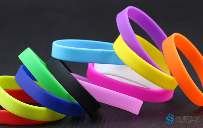 硅胶饰品的分类 硅胶饰品的分类