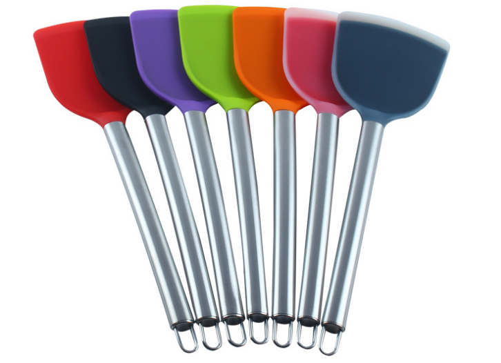 硅胶厨具耐高温性能性能非常好，在高温环境下不会产生毒物质