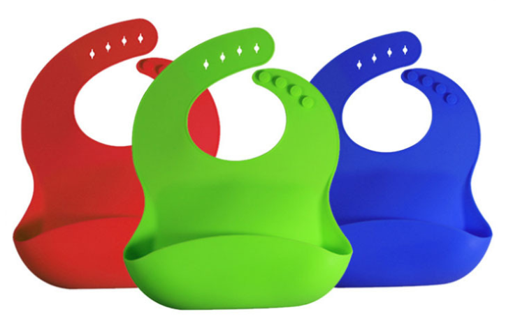 单色硅胶围嘴兜和双色硅胶围嘴兜有什么不同 单色硅胶围嘴兜和双色硅胶围嘴兜有什么不同