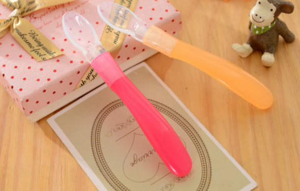 硅胶勺子好用吗 硅胶勺子好用吗