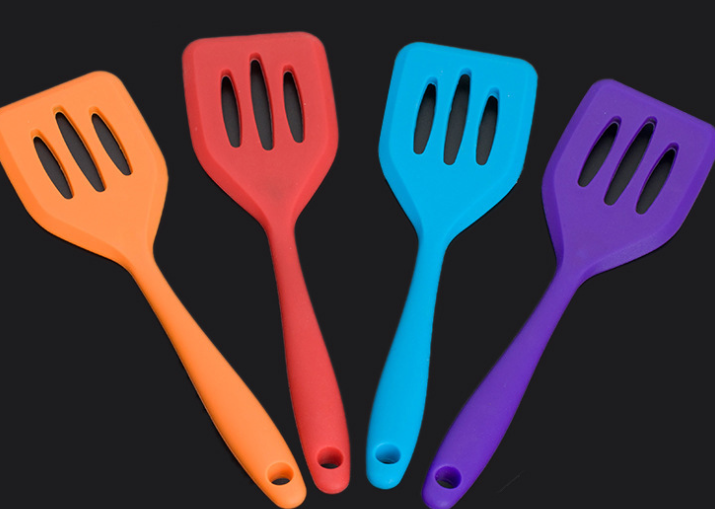 硅胶锅铲和木铲哪个好-硅胶锅铲和木铲的区别