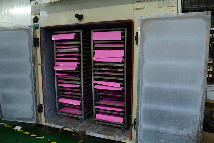 硅胶揉面垫烘烤流程 硅胶揉面垫烘烤流程